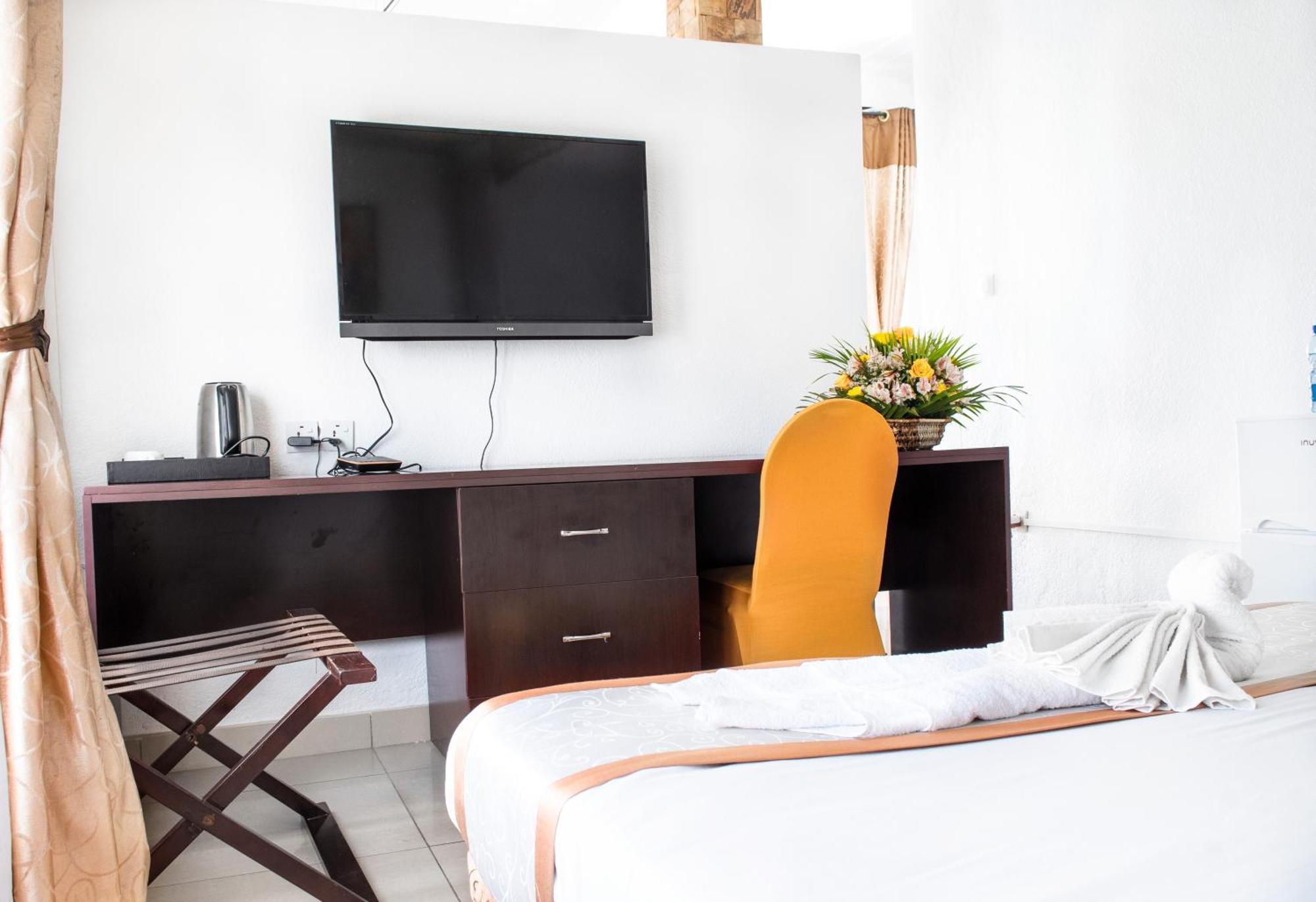 Dolce Vita Resort Hotel Бужумбура Екстериор снимка